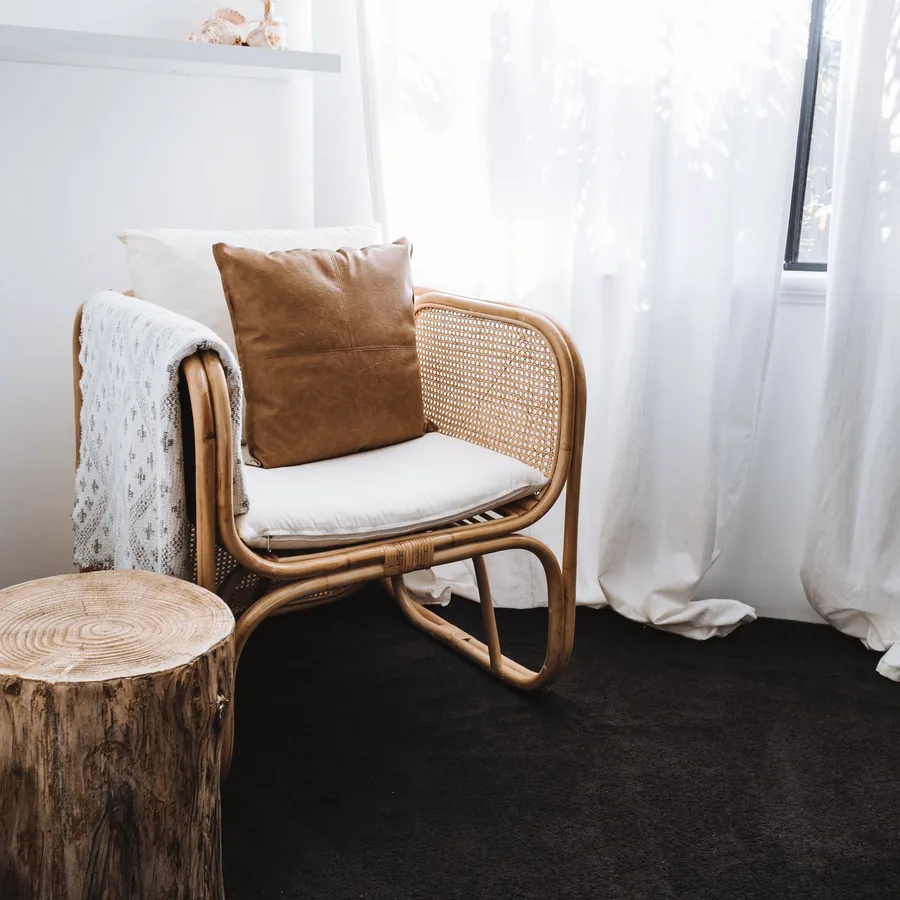 Kanso lounge chair in oak and woven rattan